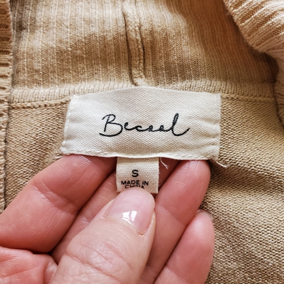 🔥3 for $20🔥  Like New Cardigan, Small - Picture 7 of 7